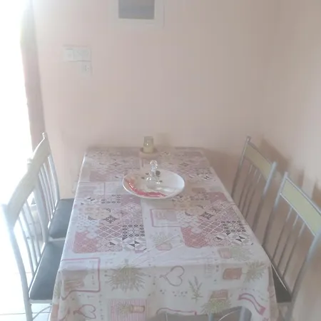 Yerios Apartament *